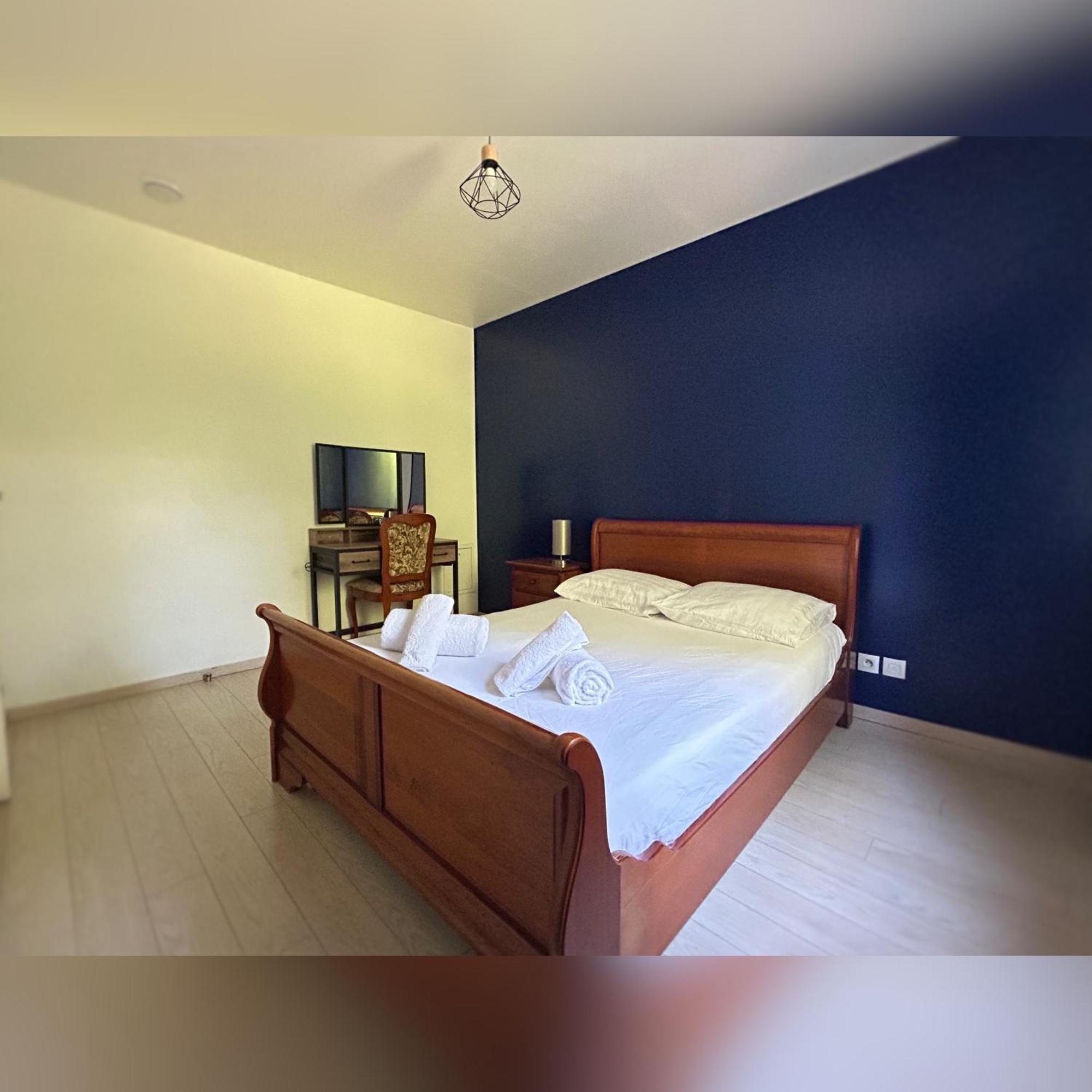 Le Duplex Chessy - 15Min From Disneyland - 2 Private Parkings - Garden - Kingsize & Queensize Bed - Supermarket Behind The House Εξωτερικό φωτογραφία