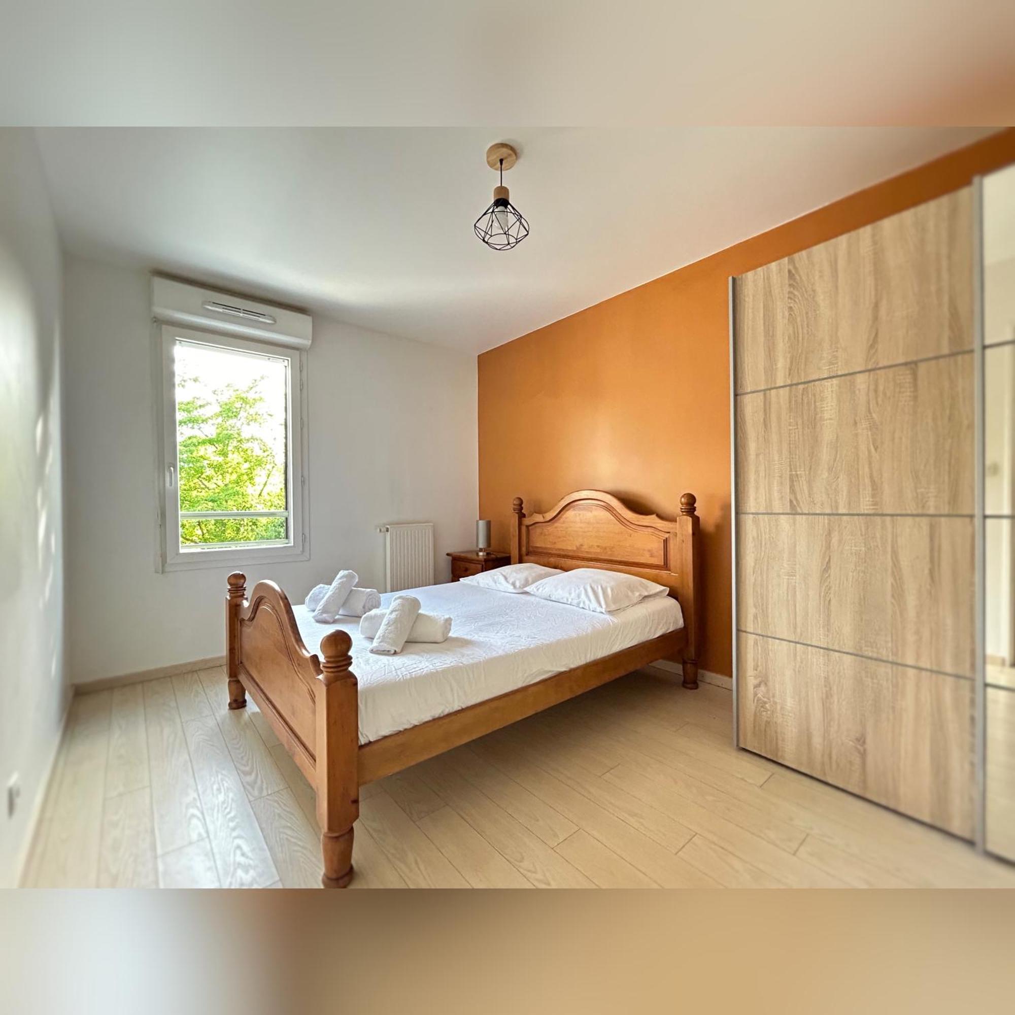 Le Duplex Chessy - 15Min From Disneyland - 2 Private Parkings - Garden - Kingsize & Queensize Bed - Supermarket Behind The House Εξωτερικό φωτογραφία